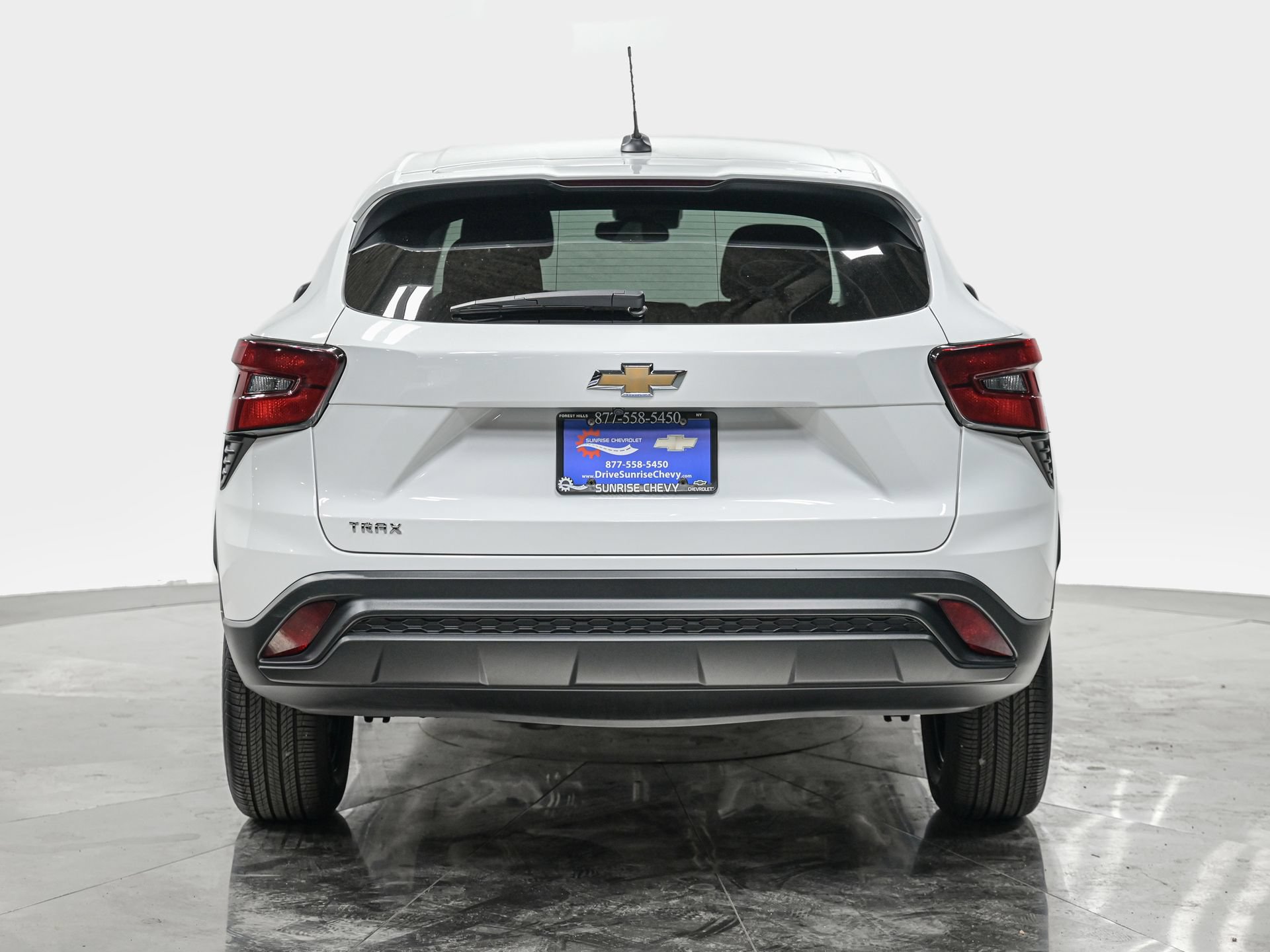 Used 2025 Chevrolet Trax LS FWD image 4