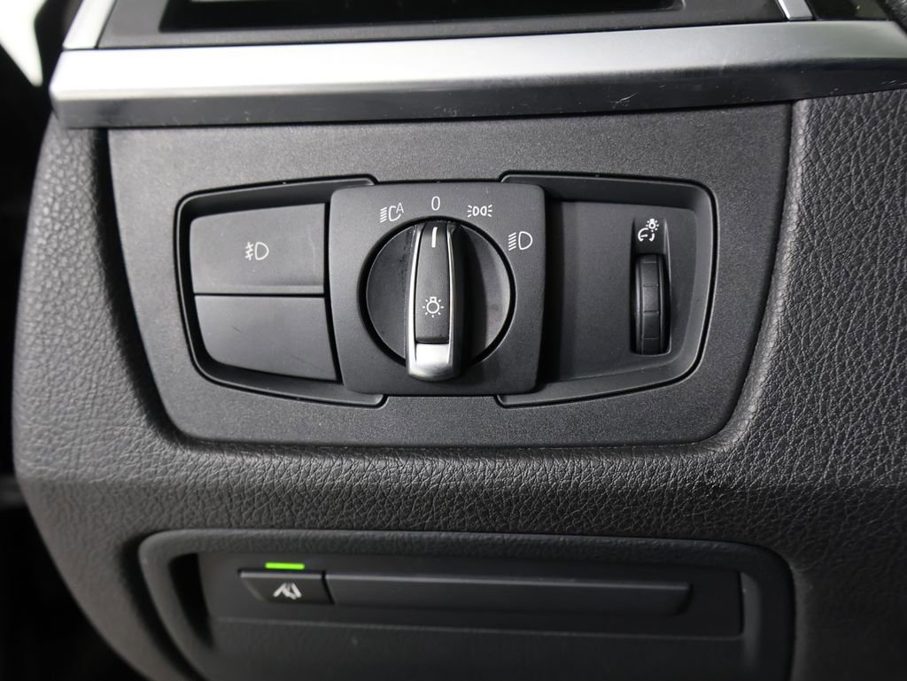 Used 2018 BMW 330i xDrive Sedan w/ Convenience Package image 27