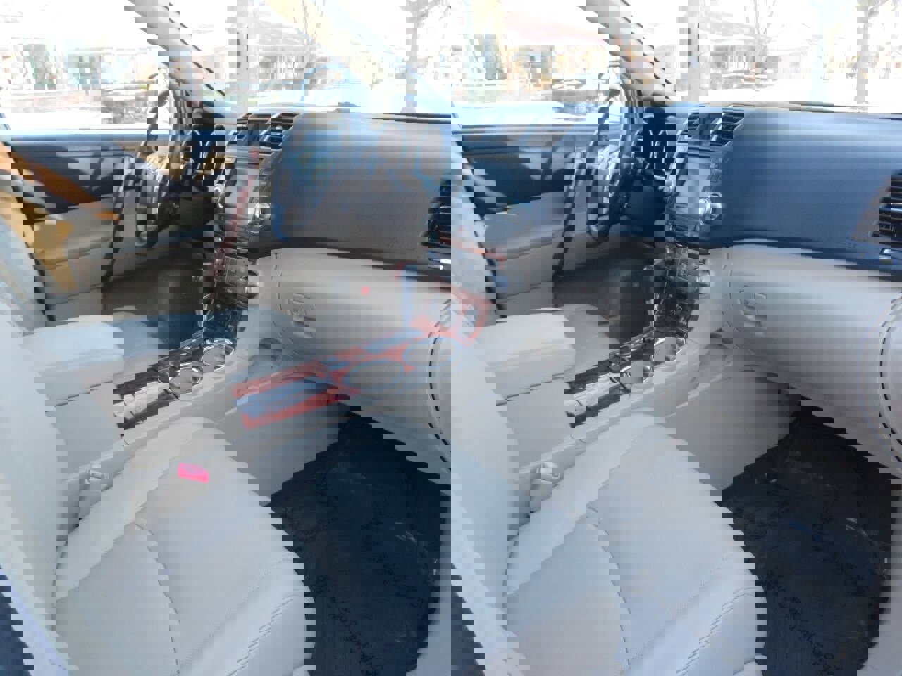 Used 2011 Toyota Highlander Limited w/ Tow Pkg image 16