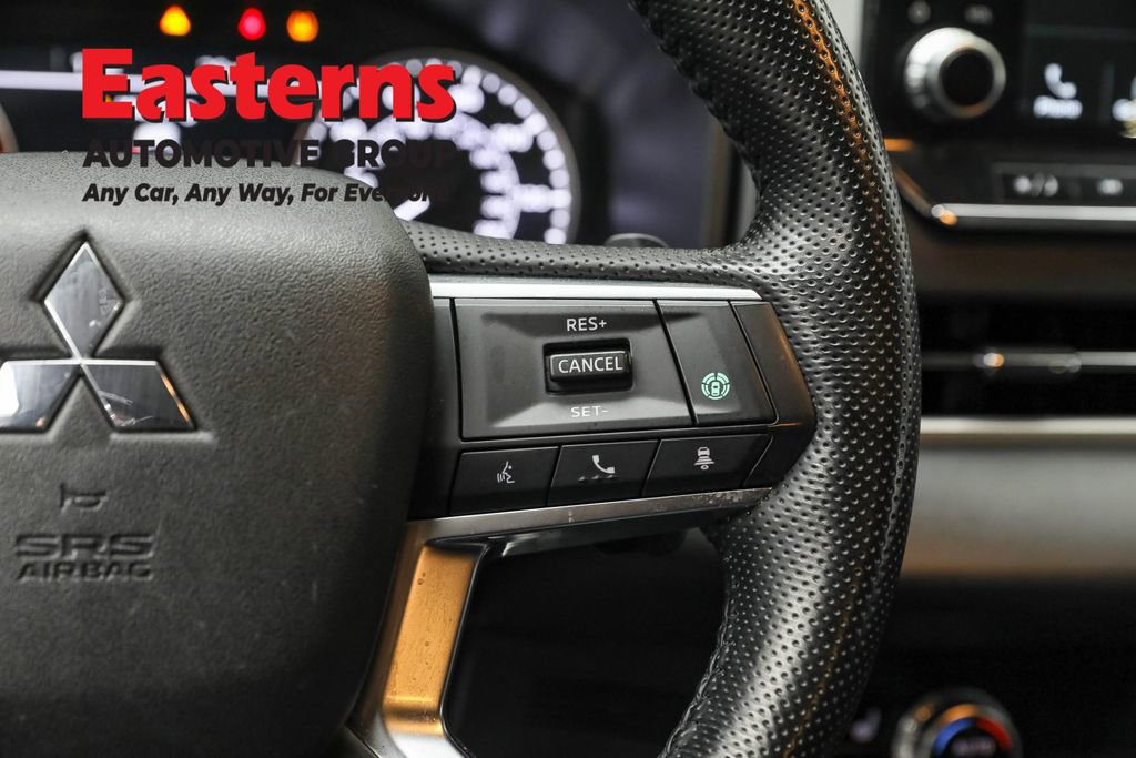 Used 2024 Mitsubishi Outlander SE image 16
