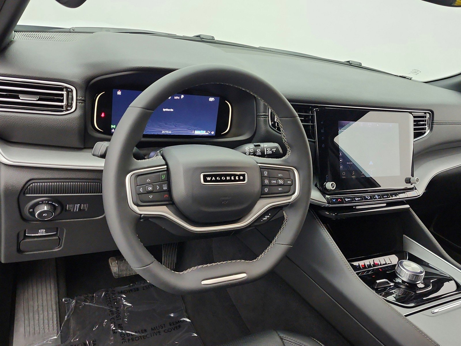 Used 2025 Jeep Wagoneer 4WD image 9