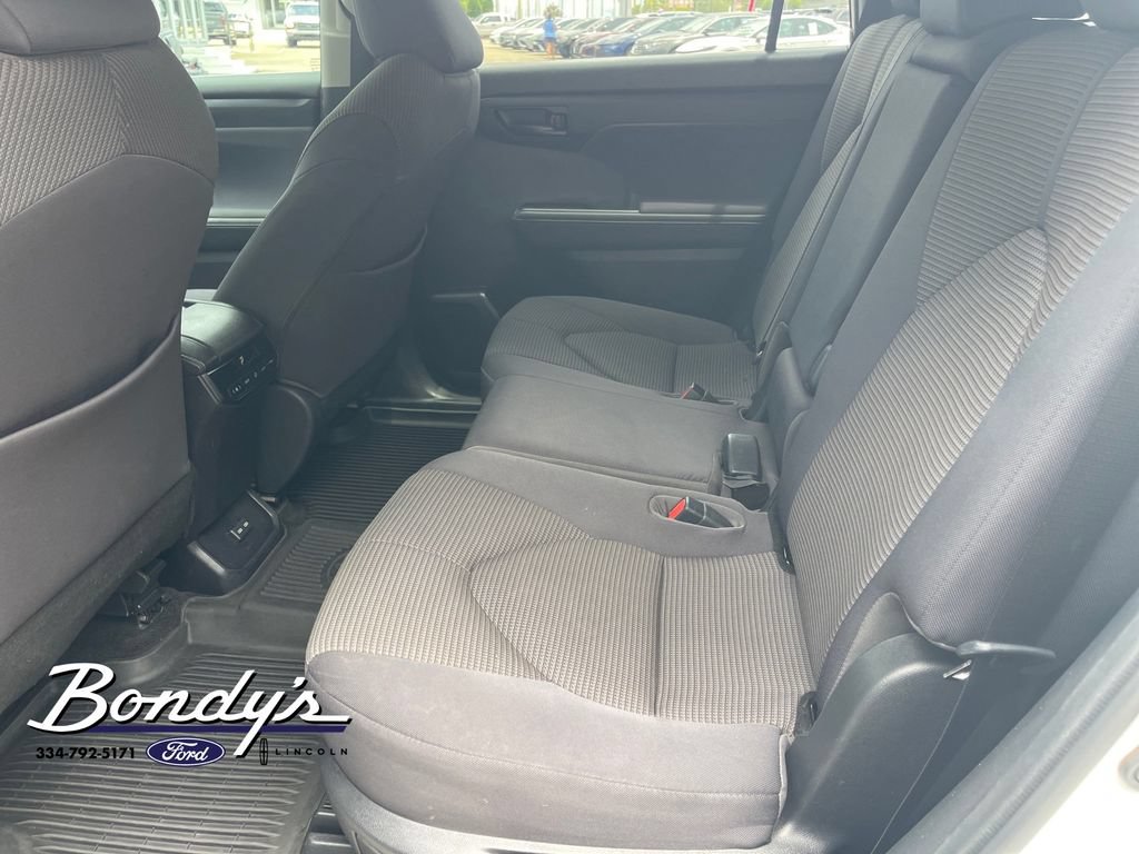 Used 2023 Toyota Highlander LE FWD image 11