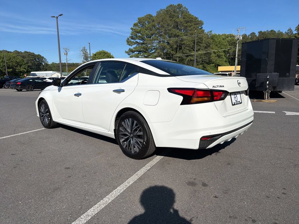 Used 2025 Nissan Altima 2.5 SV FWD image 11