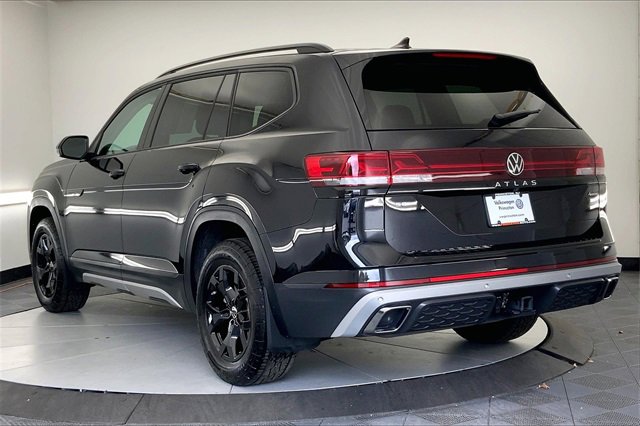 Used 2025 Volkswagen Atlas Peak Edition SE image 12