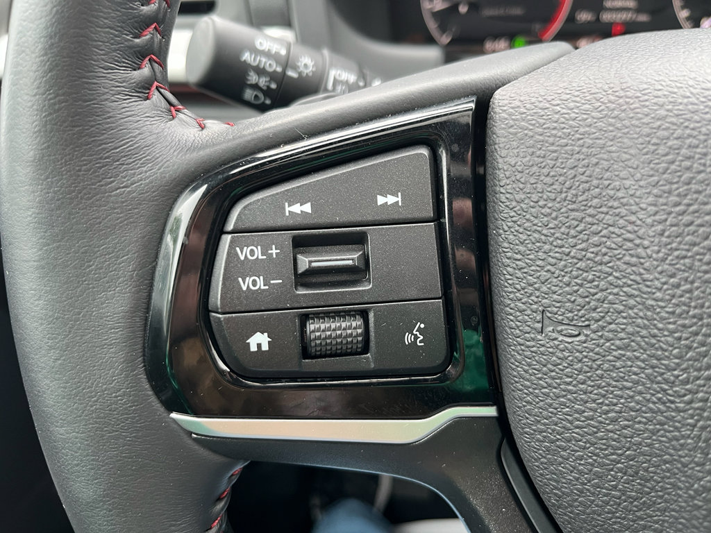 Used 2025 Honda Odyssey Sport-L image 18