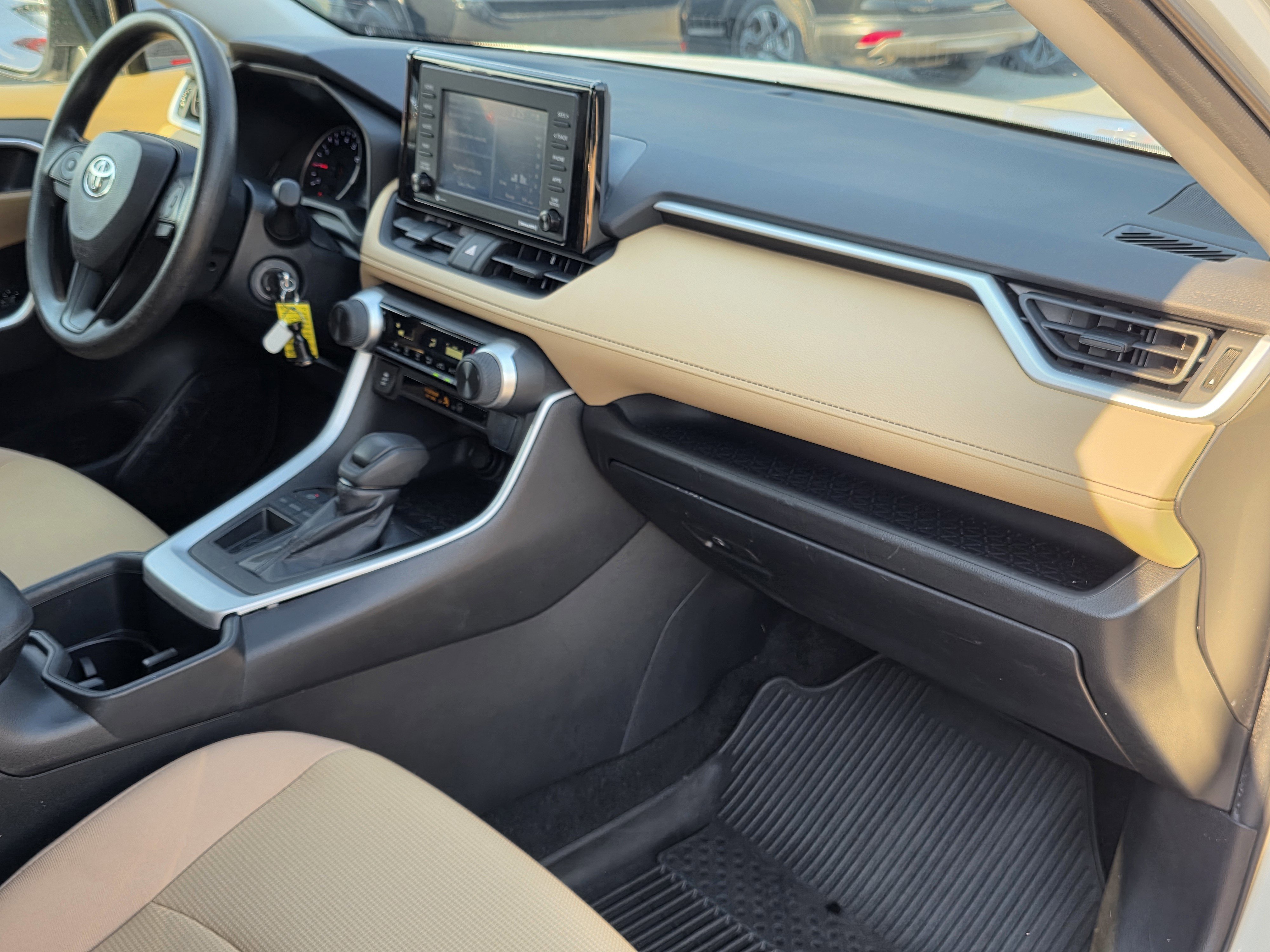 Used 2022 Toyota RAV4 LE image 10