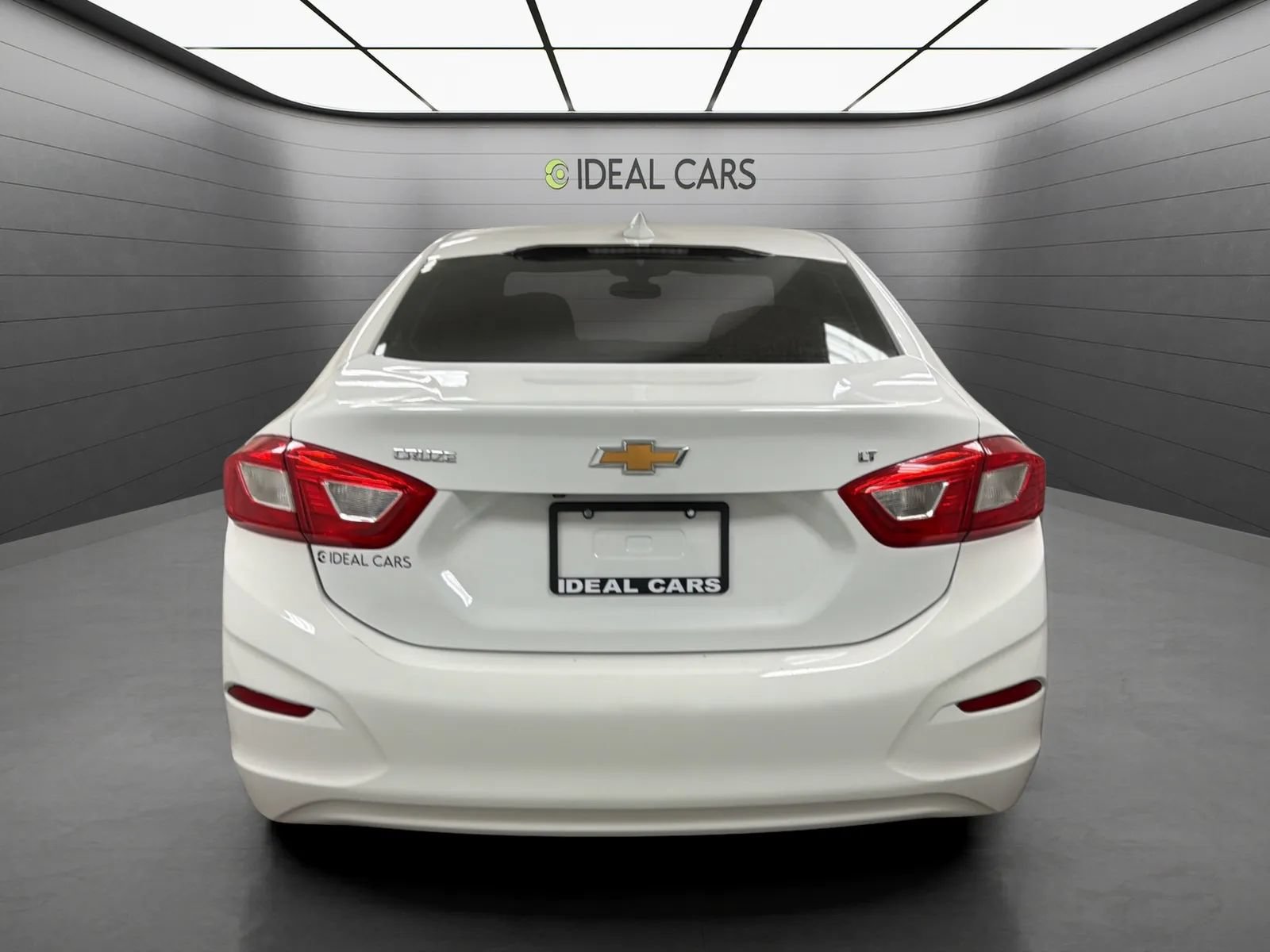 Used 2017 Chevrolet Cruze LT w/ Convenience Package FWD image 6