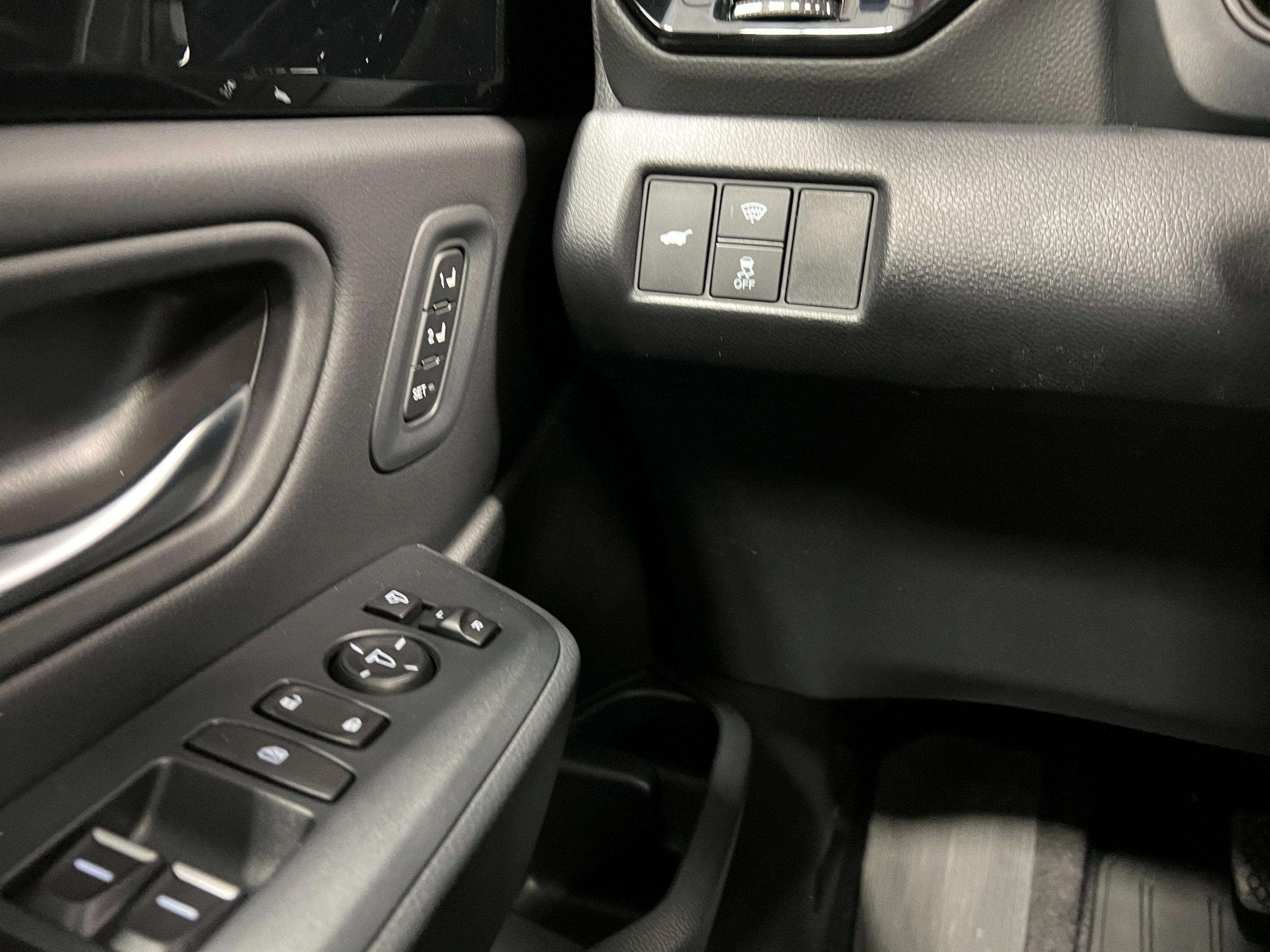 Used 2025 Honda Pilot TrailSport image 17