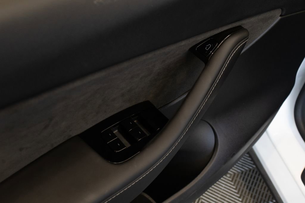 Used 2020 Tesla Model Y Performance image 17