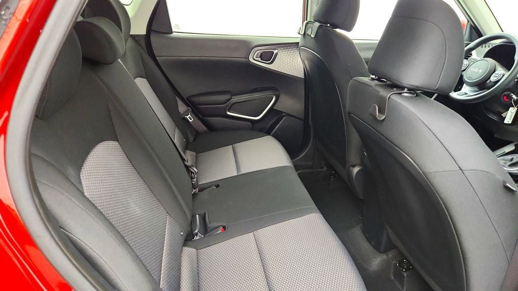 Used 2025 Kia Soul LX FWD image 21