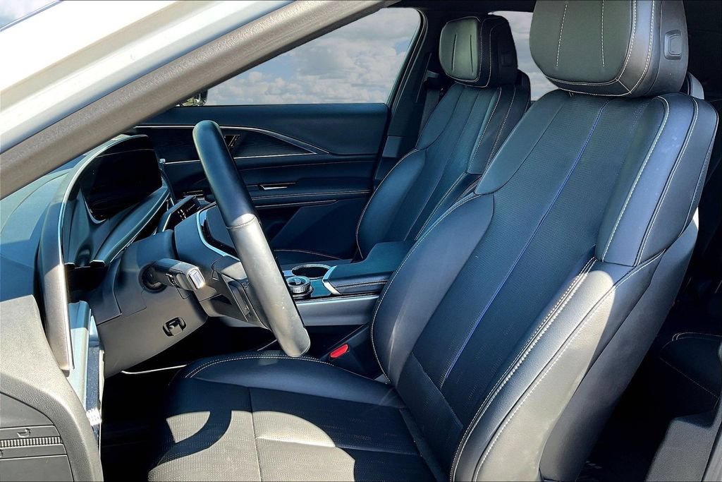Used 2024 Cadillac Lyriq Luxury RWD image 21