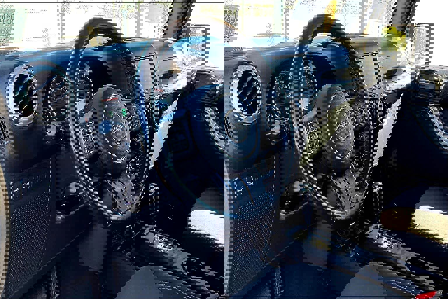 Used 2016 Jeep Wrangler Unlimited Rubicon w/ Connectivity Group image 14