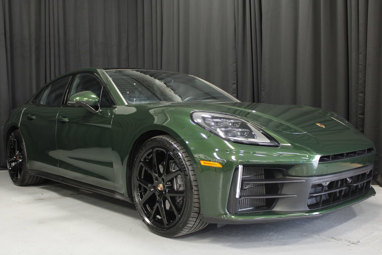 Used 2025 Porsche Panamera 4 image 10