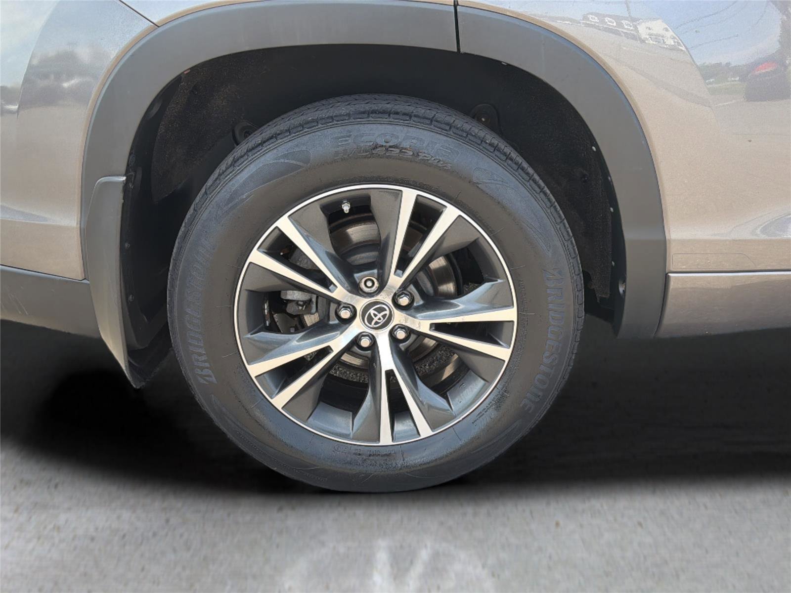 Used 2017 Toyota Highlander Plus w/ Carpet Mat Package AWD/4WD image 36