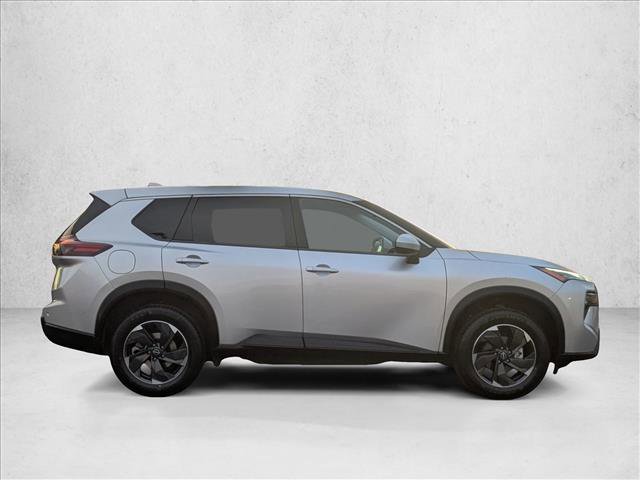 Used 2024 Nissan Rogue SV image 4