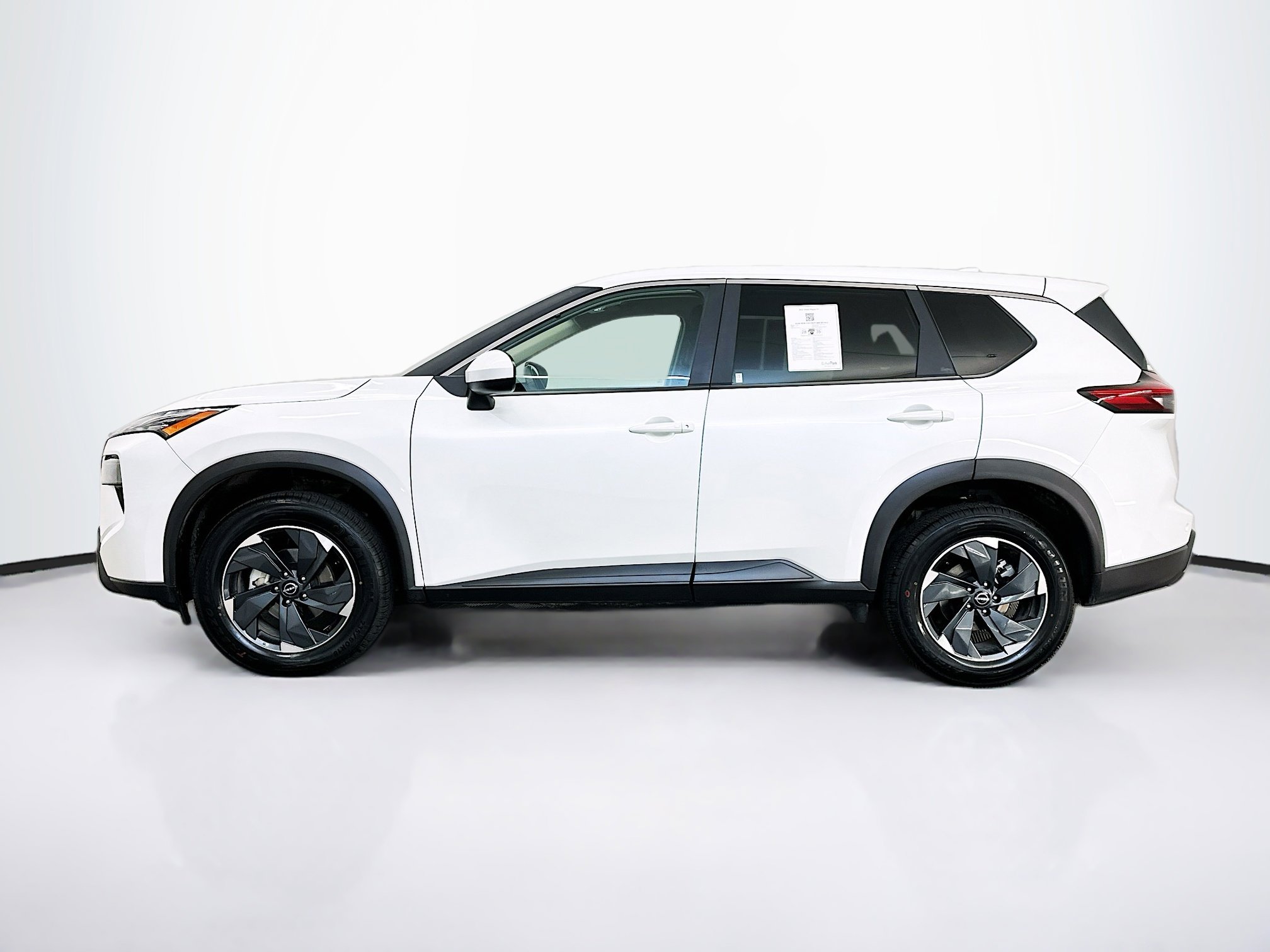 Used 2025 Nissan Rogue SV image 4