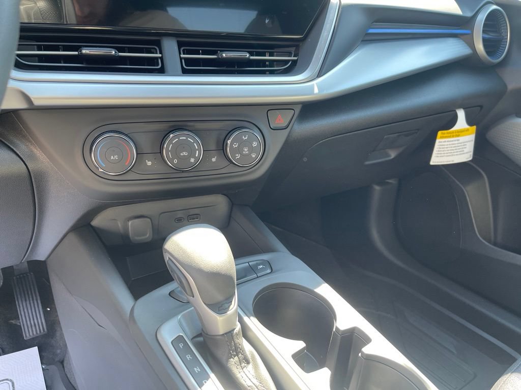 New 2026 Chevrolet Trax LS w/ LS Convenience Package FWD image 19
