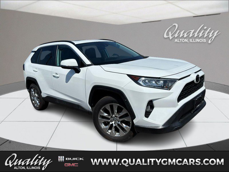 Used 2020 Toyota RAV4 XLE Premium FWD image 1