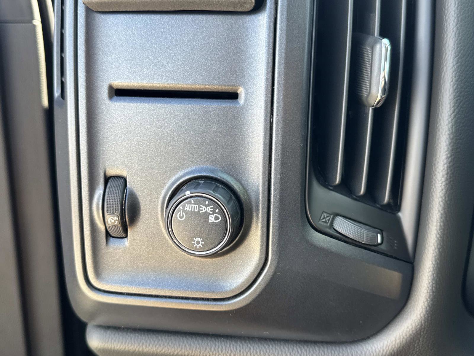 Used 2018 Chevrolet Silverado 1500 Custom w/ Custom Value Package RWD image 25