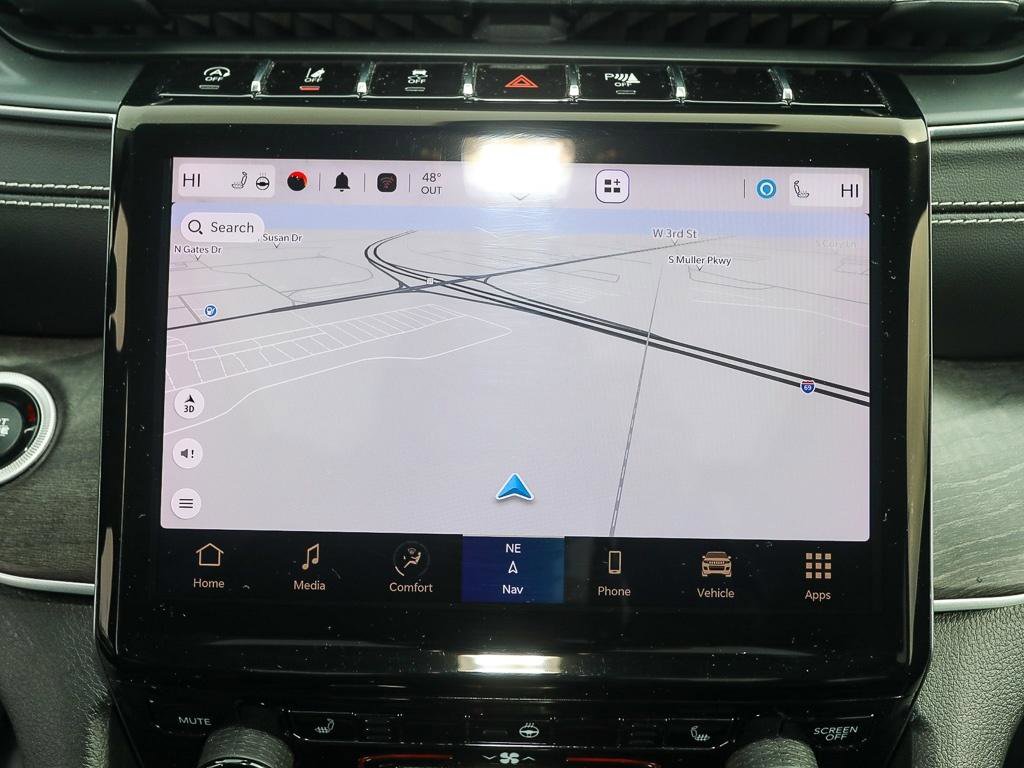 Used 2023 Jeep Grand Cherokee Limited w/ Black Appearance Package image 17