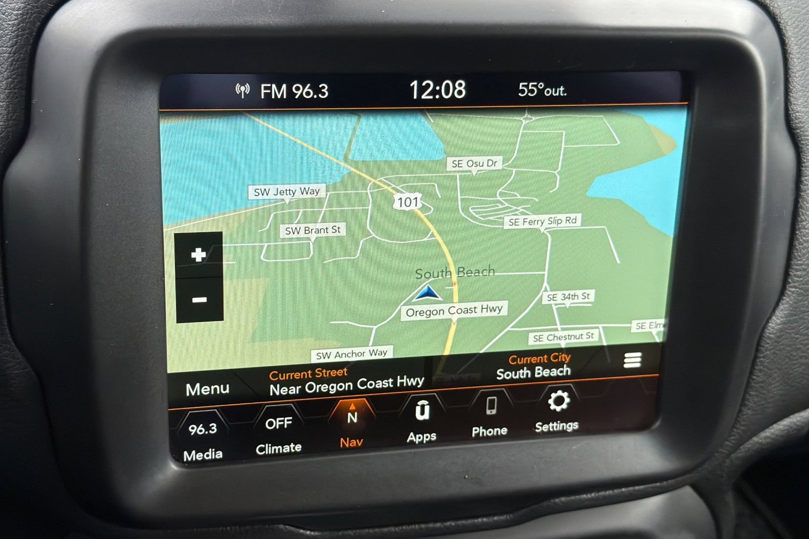 Used 2023 Jeep Renegade Latitude AWD/4WD image 16