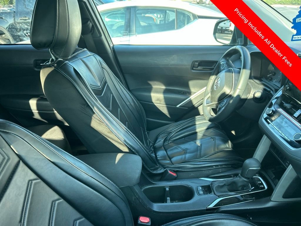 Used 2025 Toyota Corolla Cross LE FWD image 3