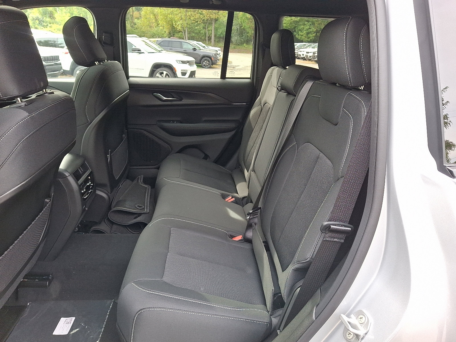 New 2025 Jeep Grand Cherokee Laredo X w/ Luxury Tech Group I image 6