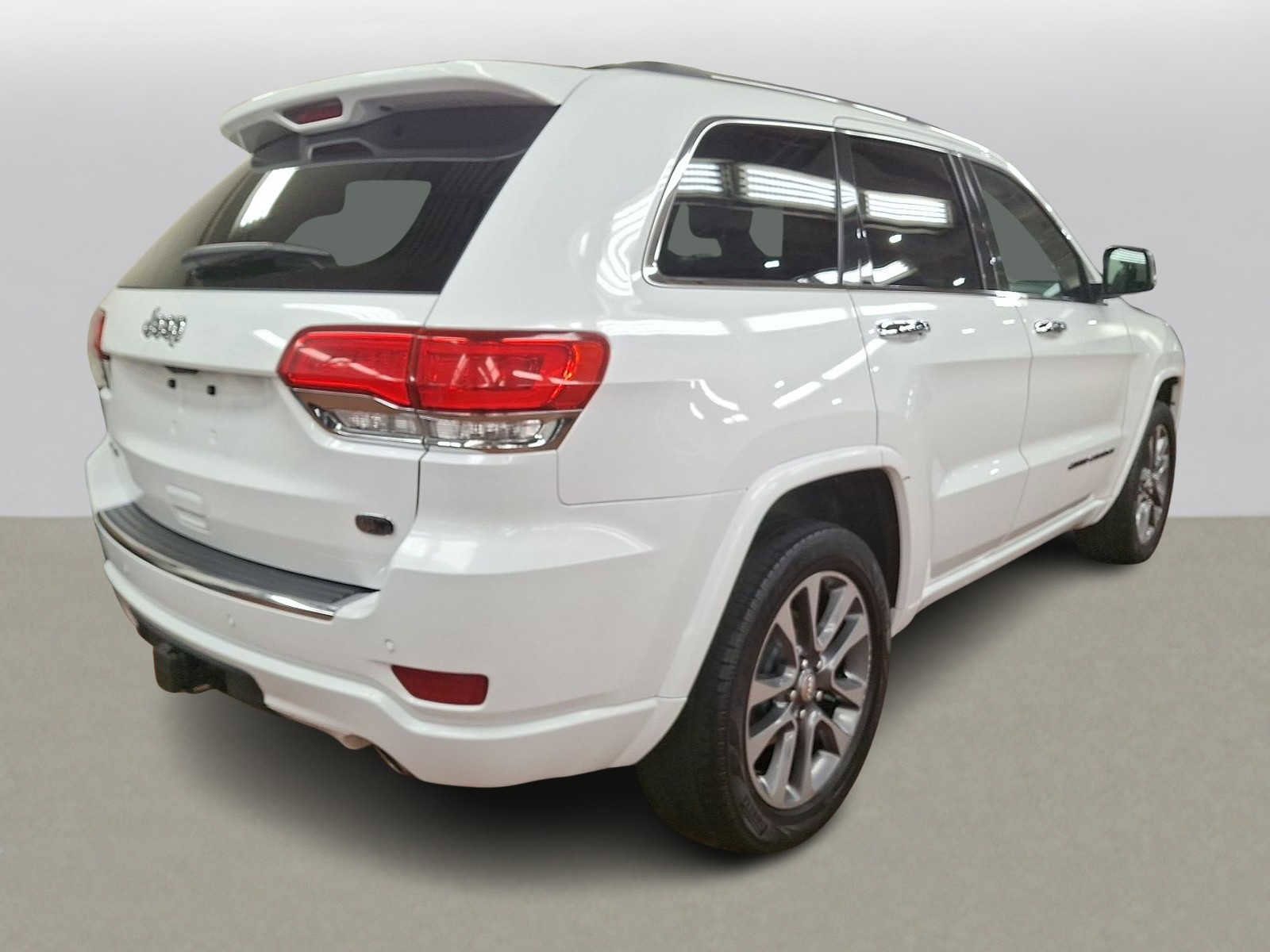 Used 2017 Jeep Grand Cherokee Overland image 5