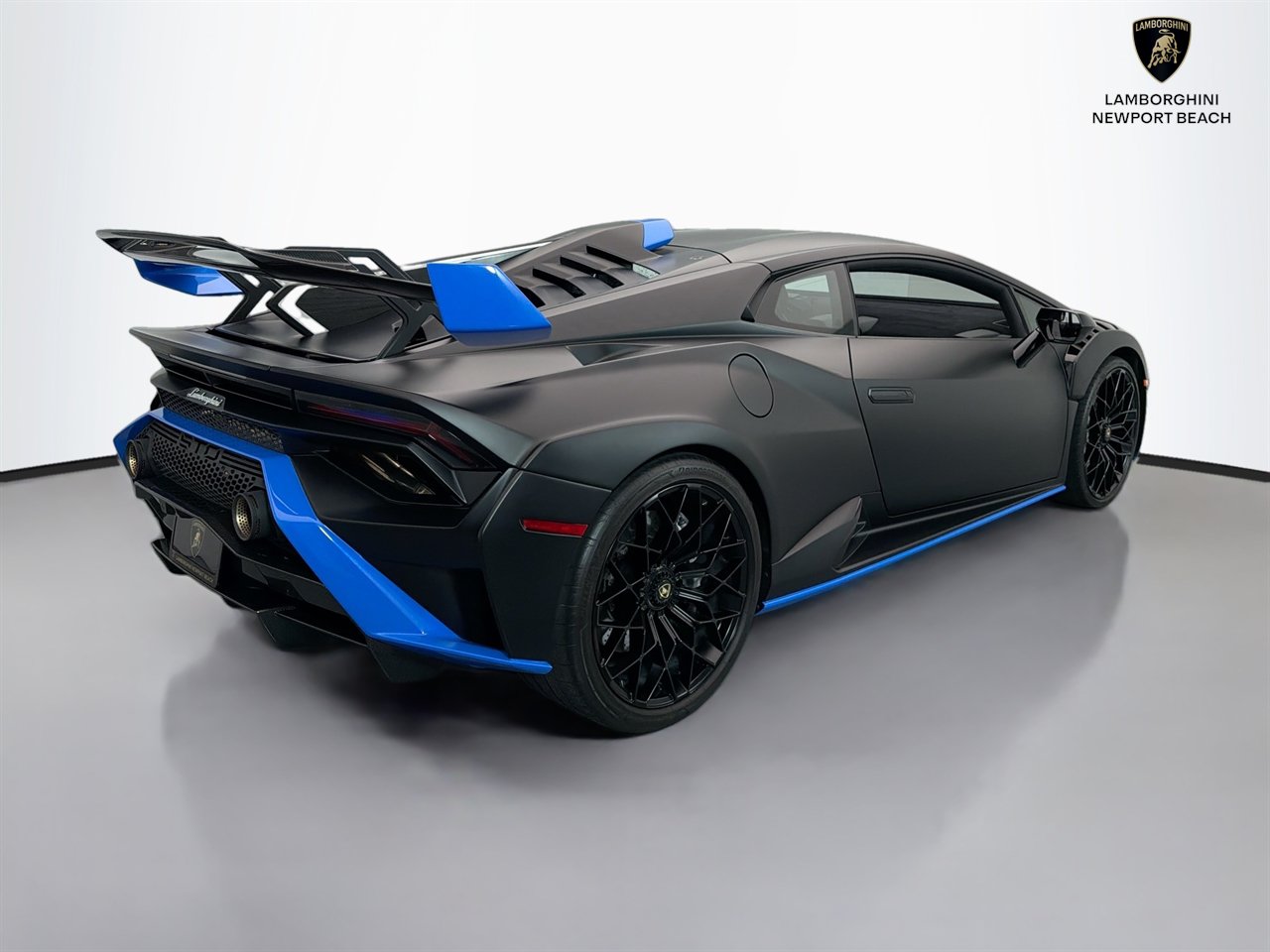 Used 2024 Lamborghini Huracan STO RWD image 25