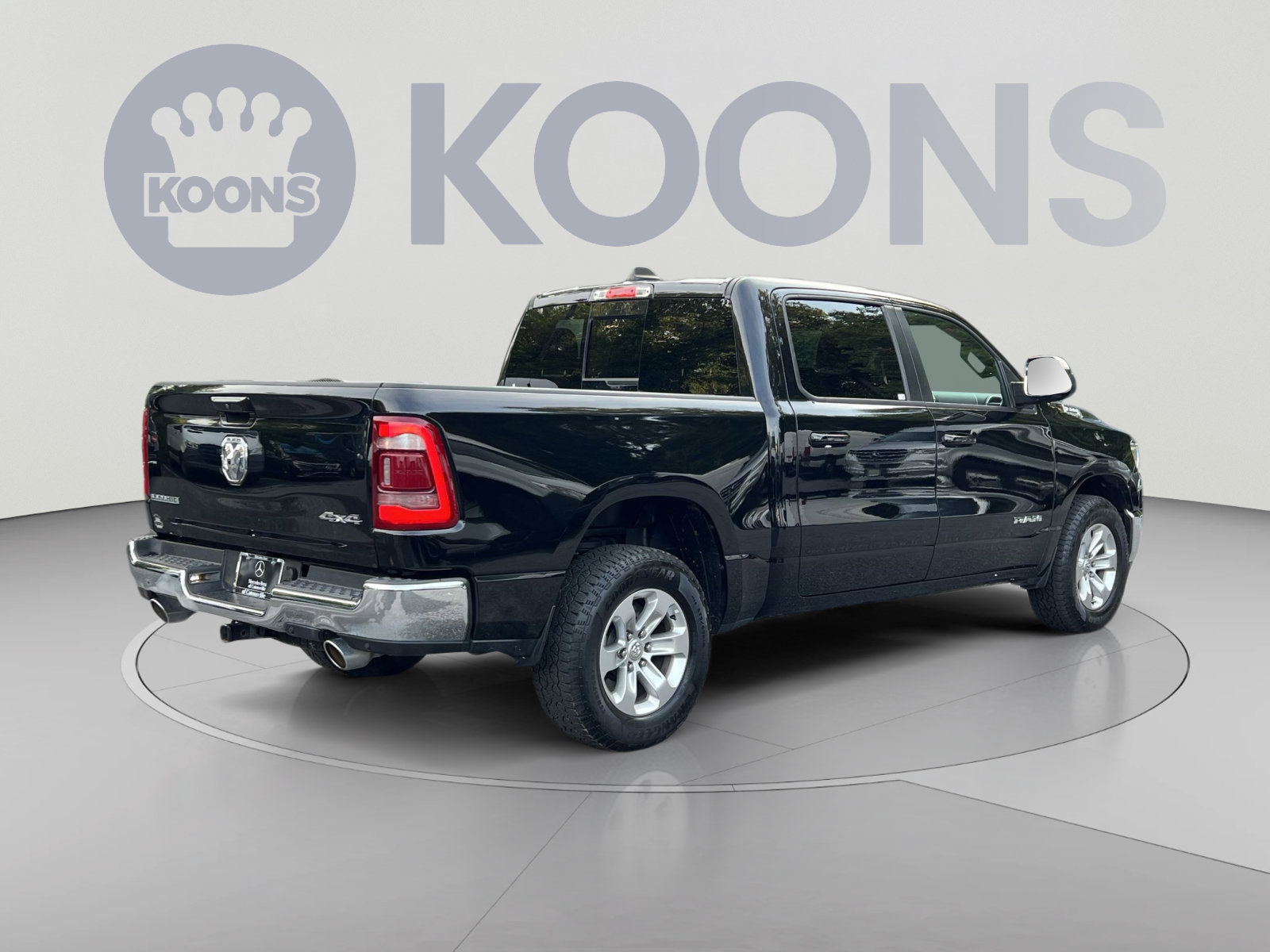 Used 2024 RAM 1500 Laramie AWD/4WD image 11