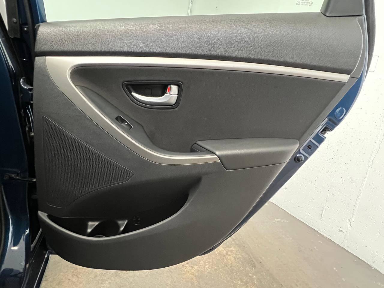 Used 2016 Hyundai Elantra GT FWD image 14