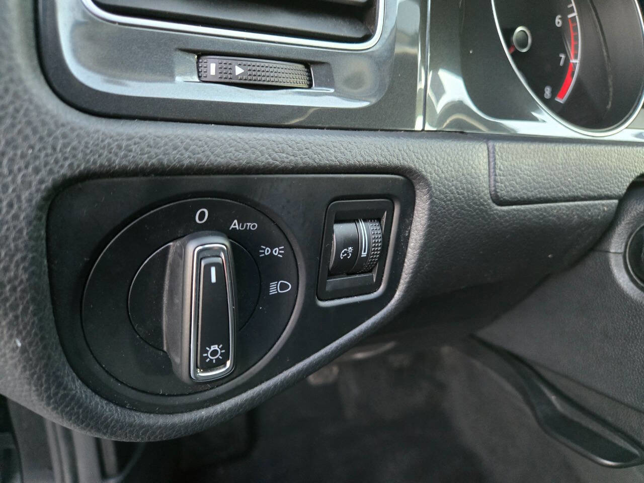 Used 2018 Volkswagen Golf S image 16