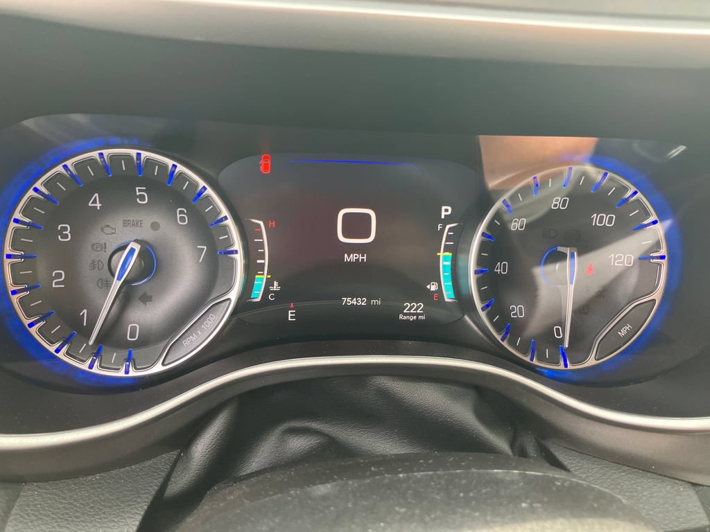 Used 2024 Chrysler Pacifica Touring-L FWD image 16