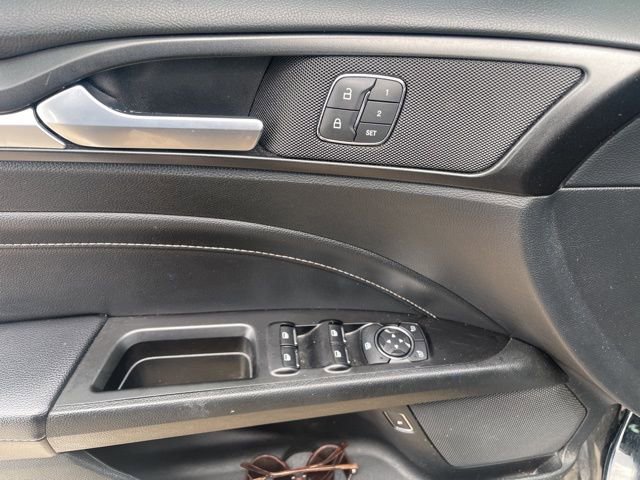 Used 2018 Ford Fusion Titanium FWD image 10