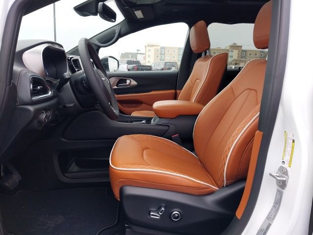 New 2026 Chrysler Pacifica Pinnacle image 3