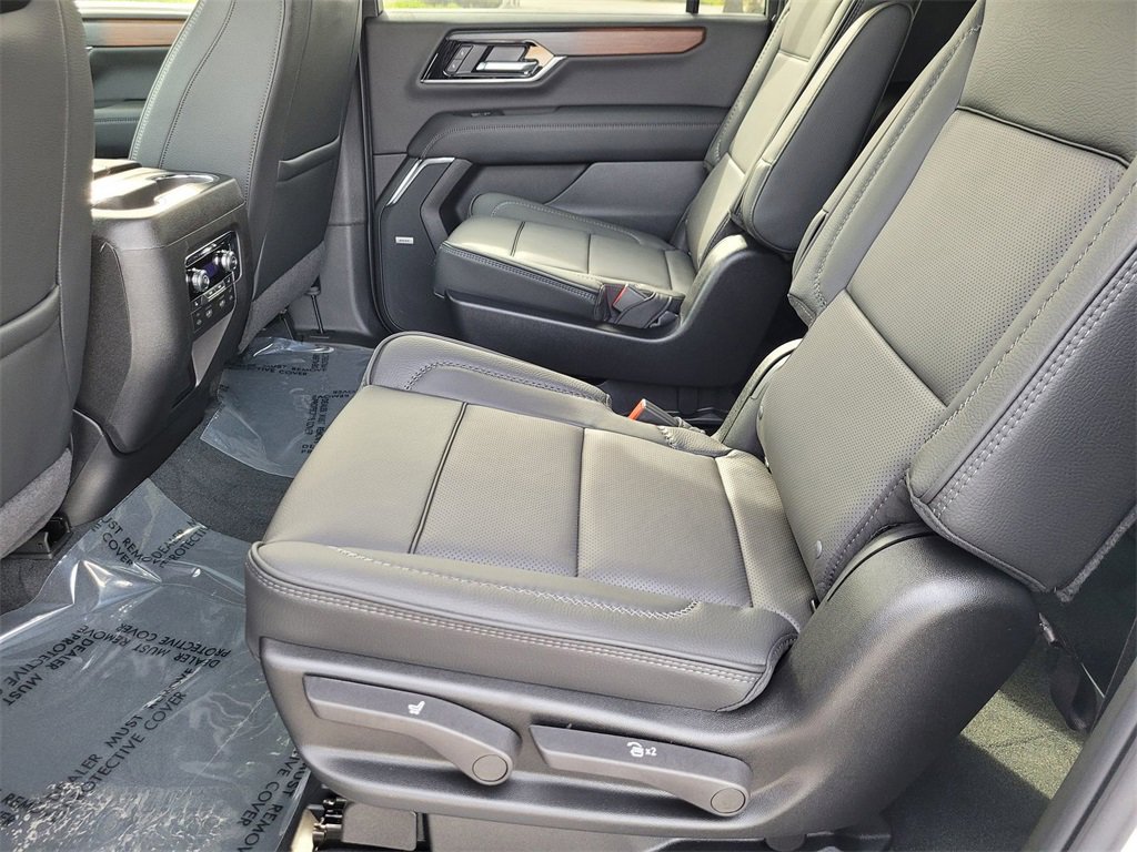 New 2026 GMC Yukon XL Denali w/ Denali Reserve Package image 8