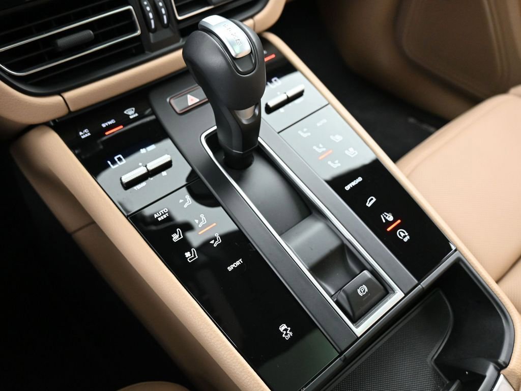 Certified 2025 Porsche Macan image 21