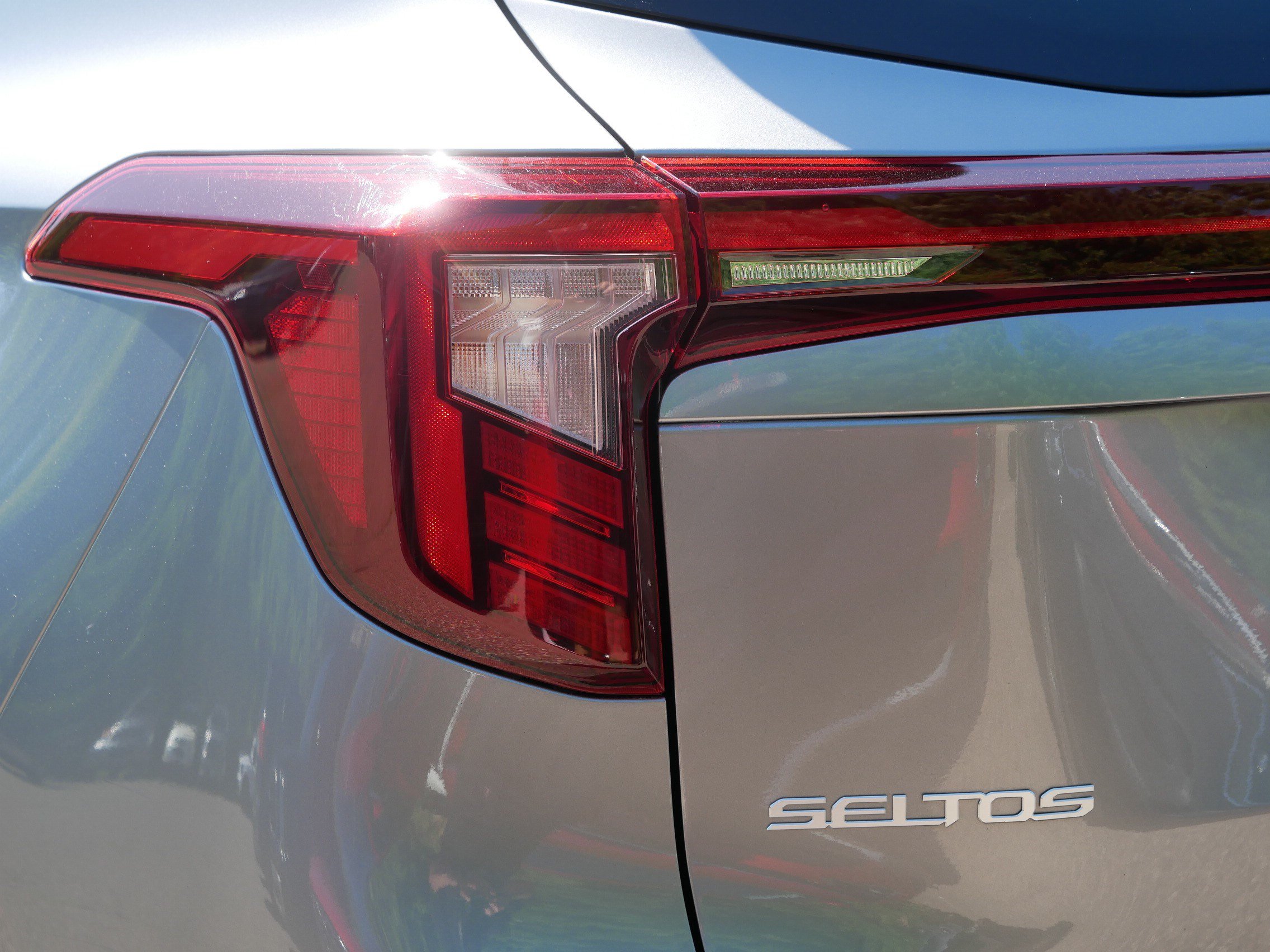Certified 2024 Kia Seltos SX w/ SX Sunroof Package AWD/4WD image 17