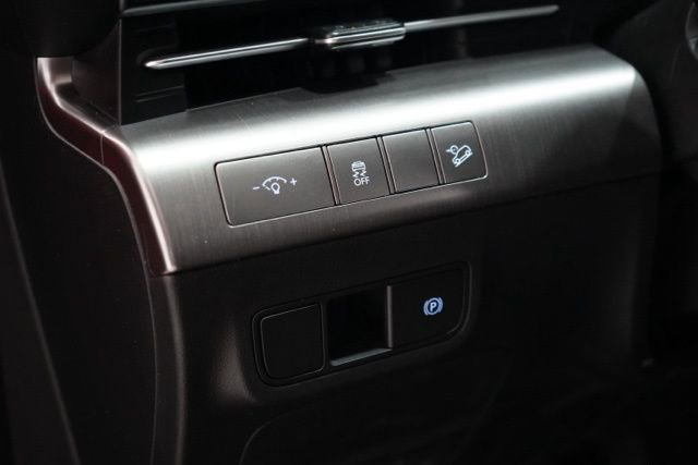 Used 2025 Hyundai Kona SEL FWD image 20