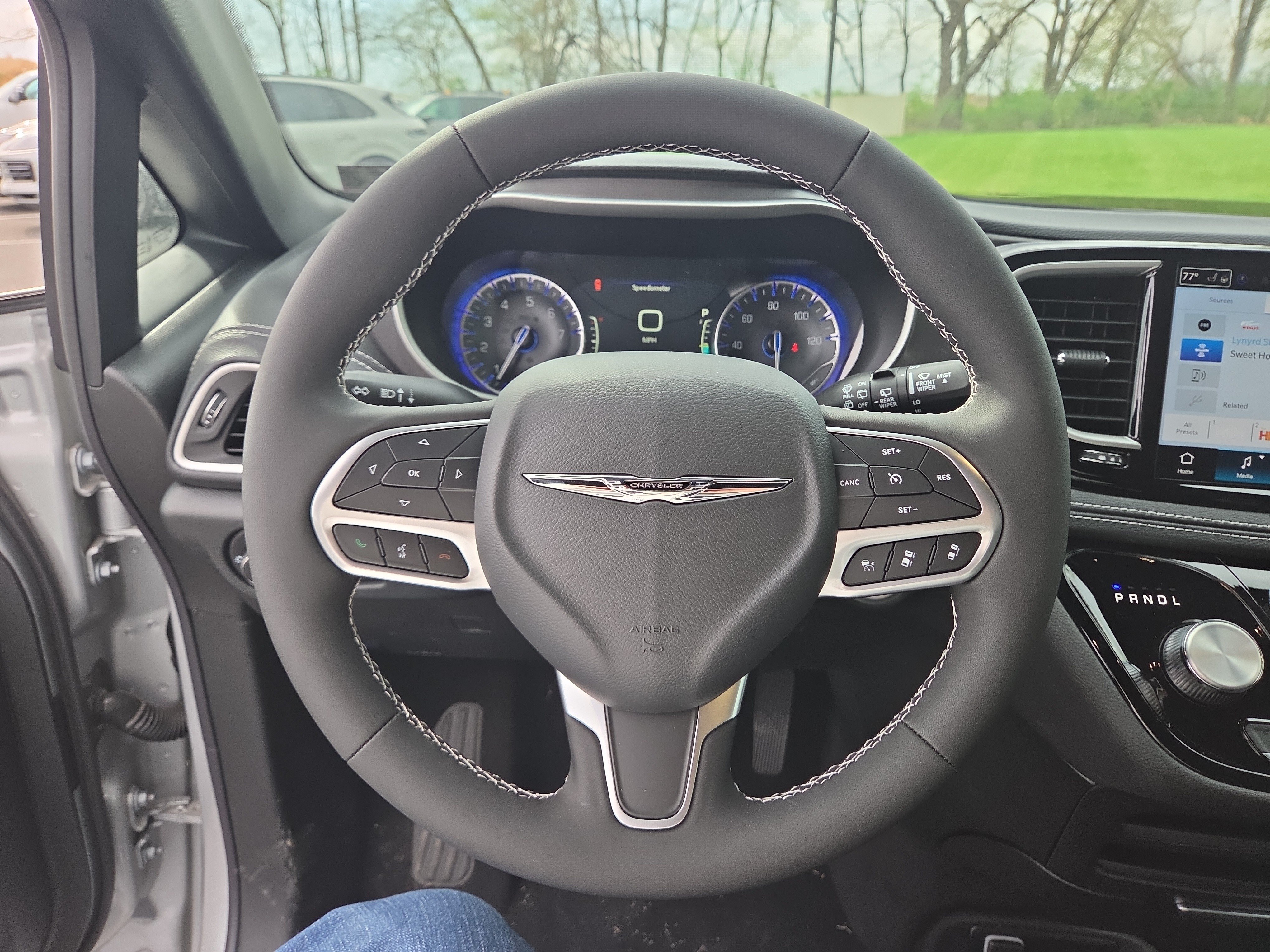 New 2026 Chrysler Pacifica Select AWD/4WD image 3