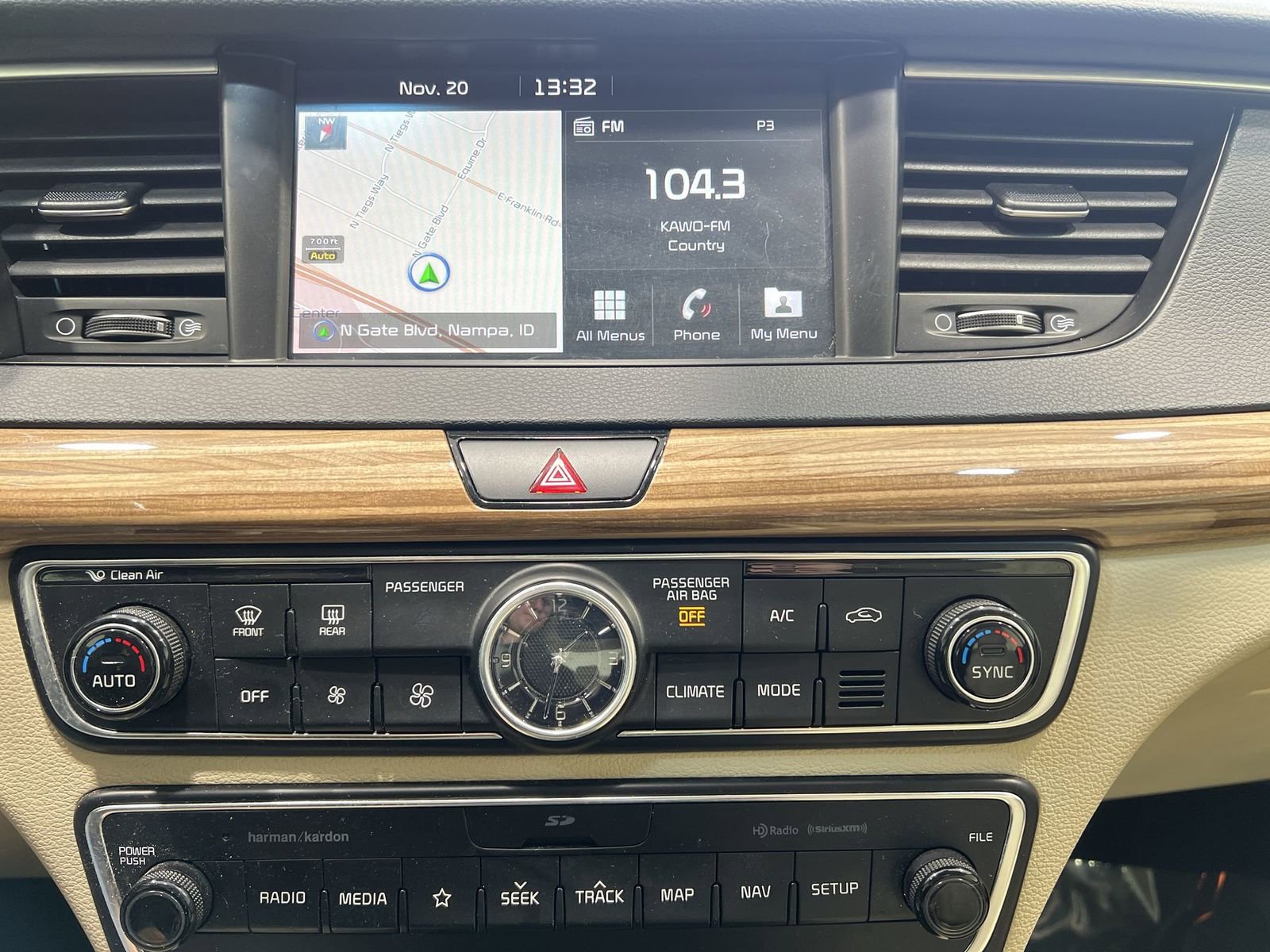Used 2019 Kia Cadenza Technology image 16