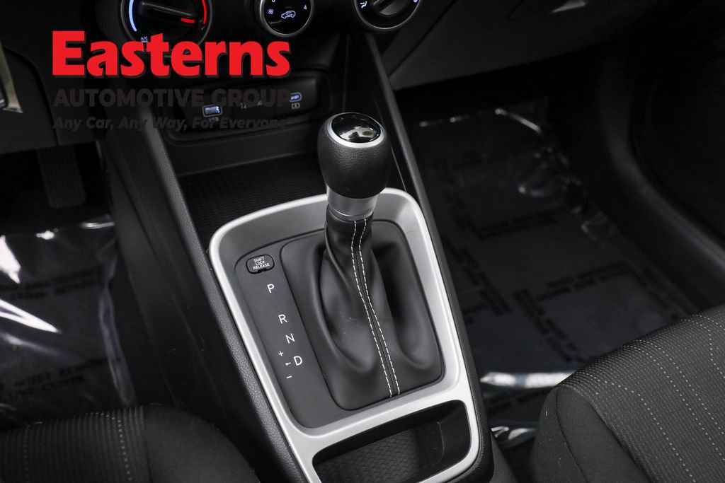 Used 2025 Hyundai Venue SE image 13