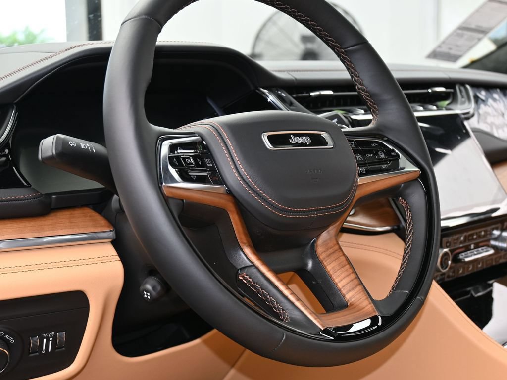 New 2025 Jeep Grand Cherokee Summit AWD/4WD image 14