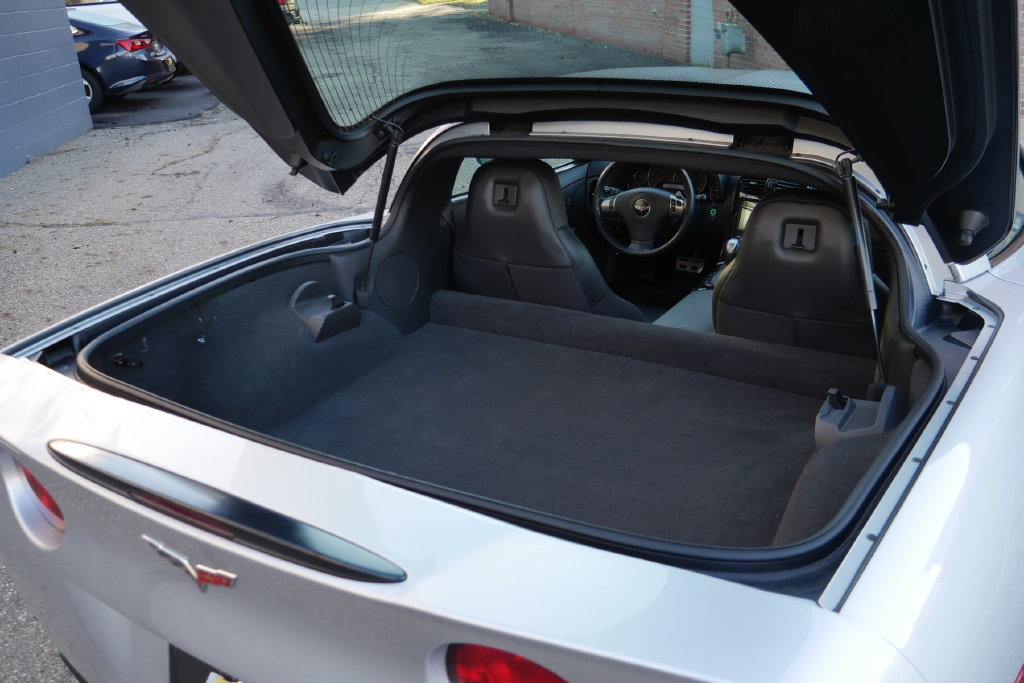 Used 2011 Chevrolet Corvette Coupe w/ Preferred Equipment Group RWD image 8