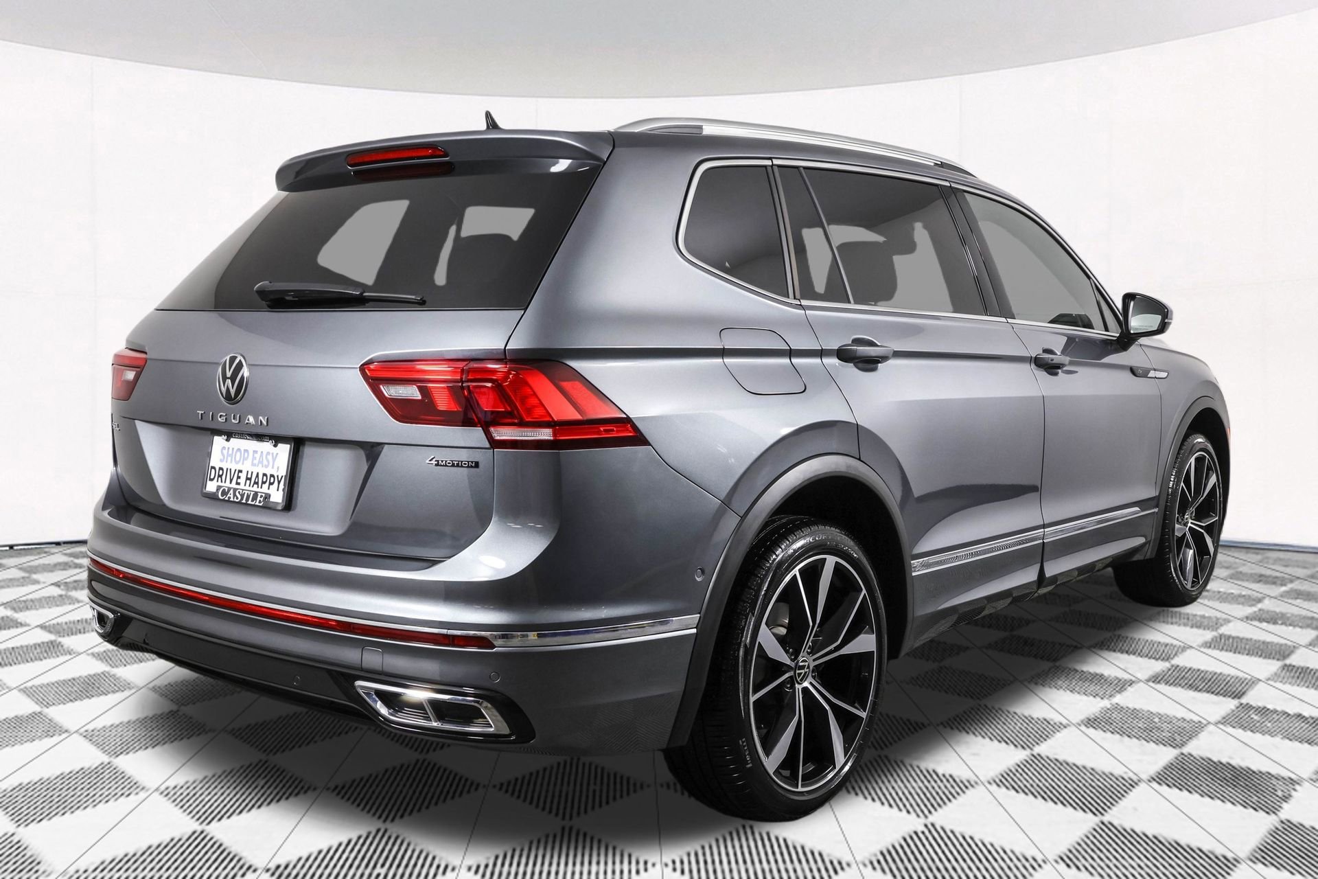 Used 2024 Volkswagen Tiguan SEL R-Line image 19