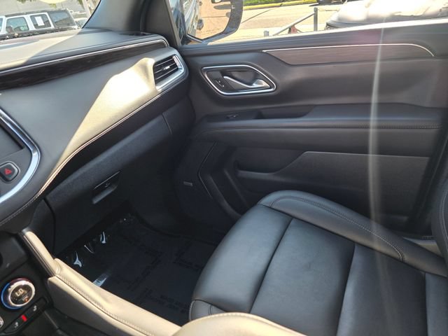 Used 2024 Chevrolet Suburban LT RWD image 32