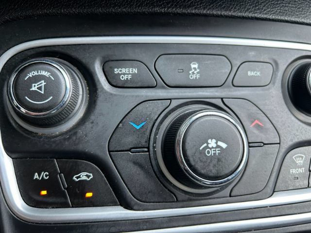 Used 2016 Chrysler 200 Limited FWD image 18