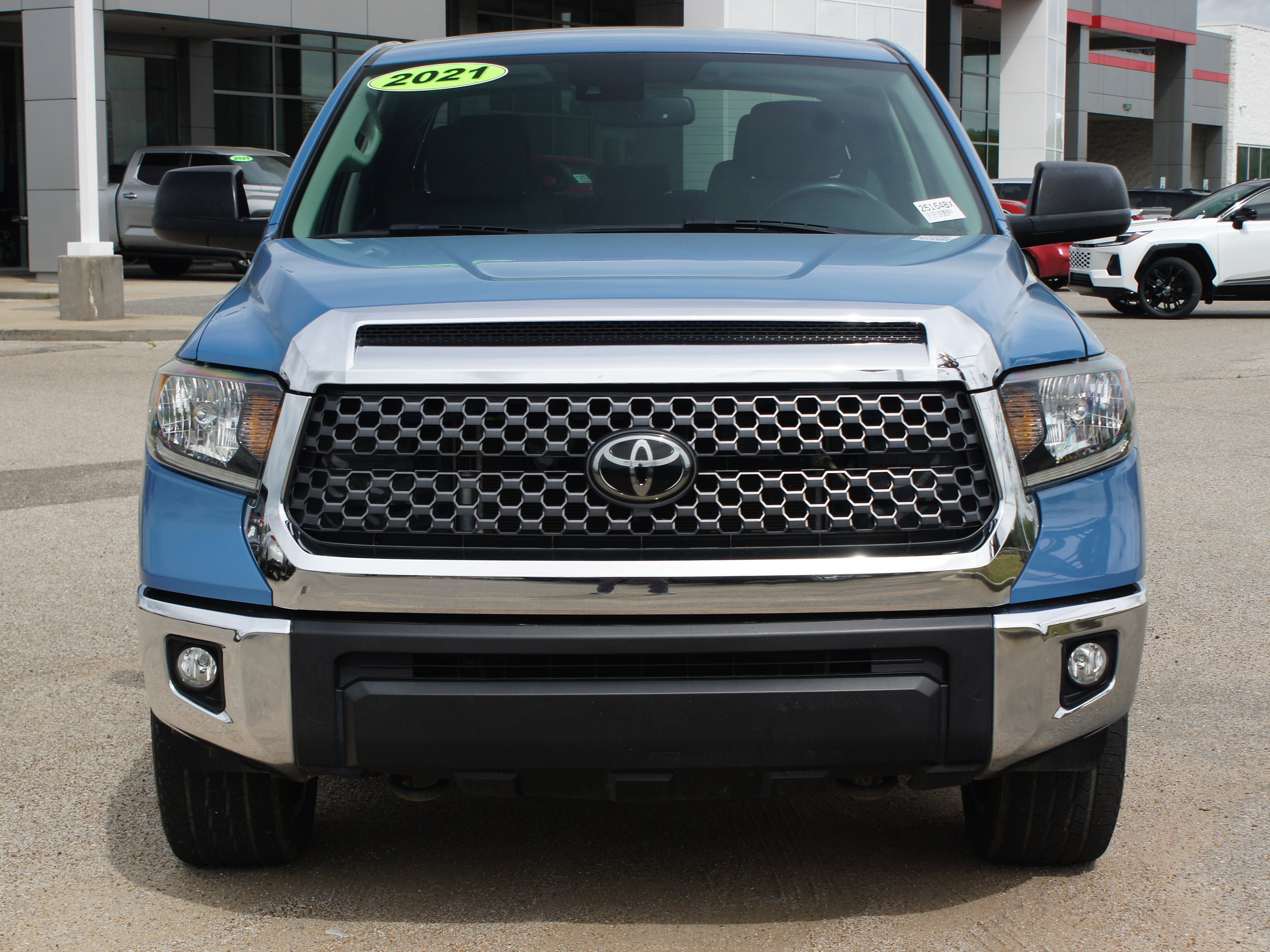 Used 2021 Toyota Tundra SR5 w/ SR5 Upgrade Package AWD/4WD image 24