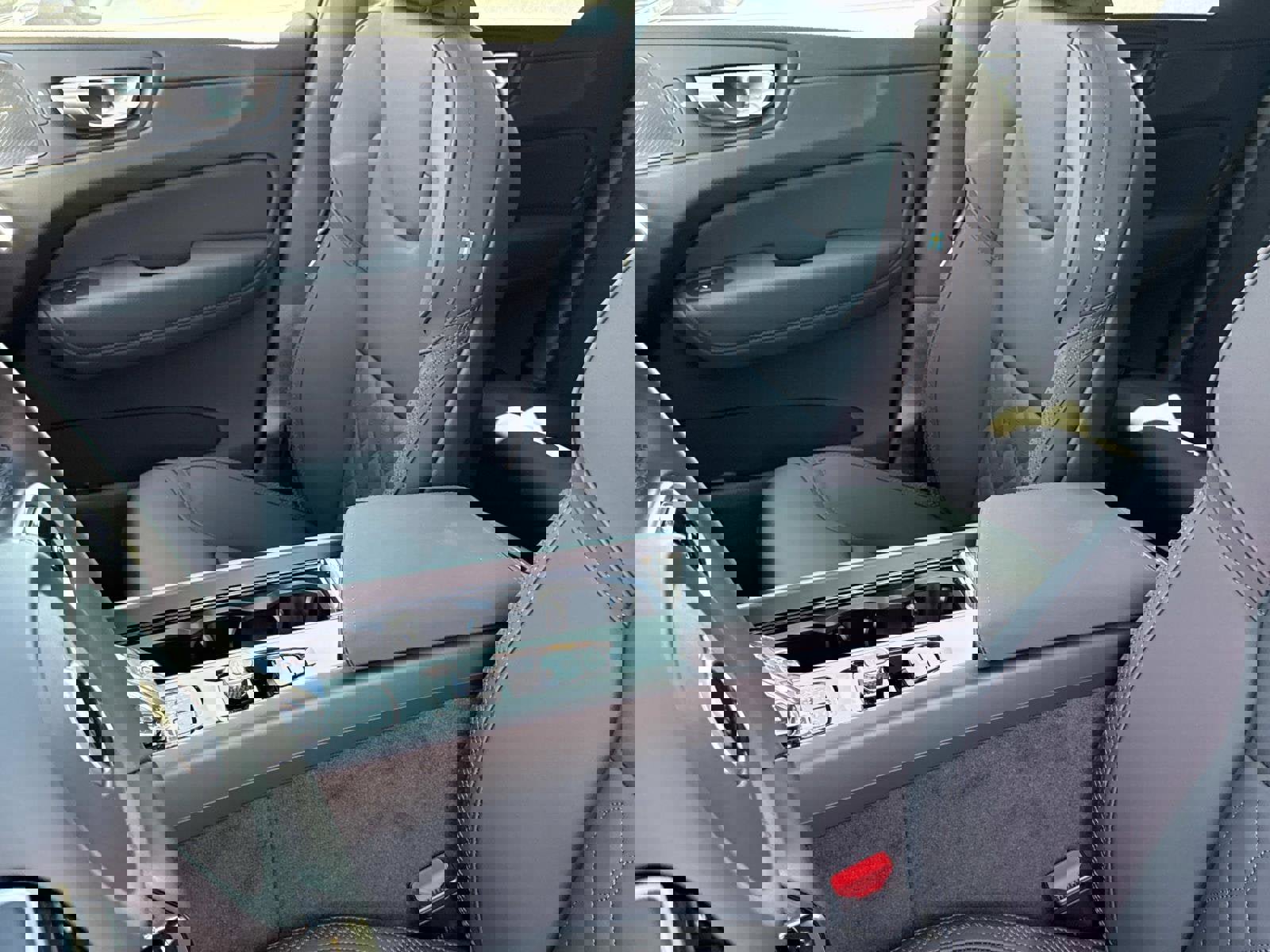 New 2026 Volvo XC60 B5 Plus w/ Climate Package image 21