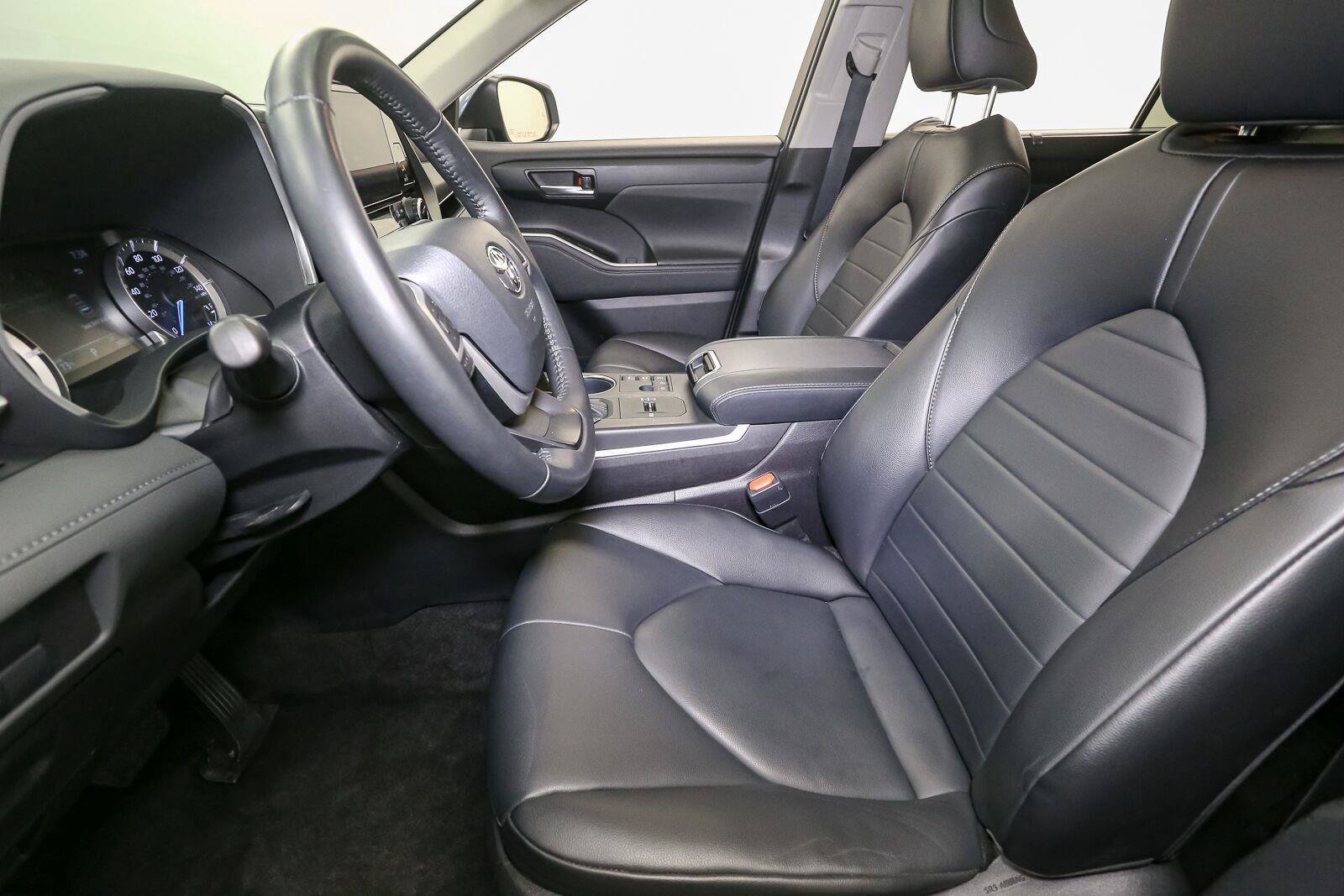 Used 2023 Toyota Highlander XLE AWD/4WD image 48